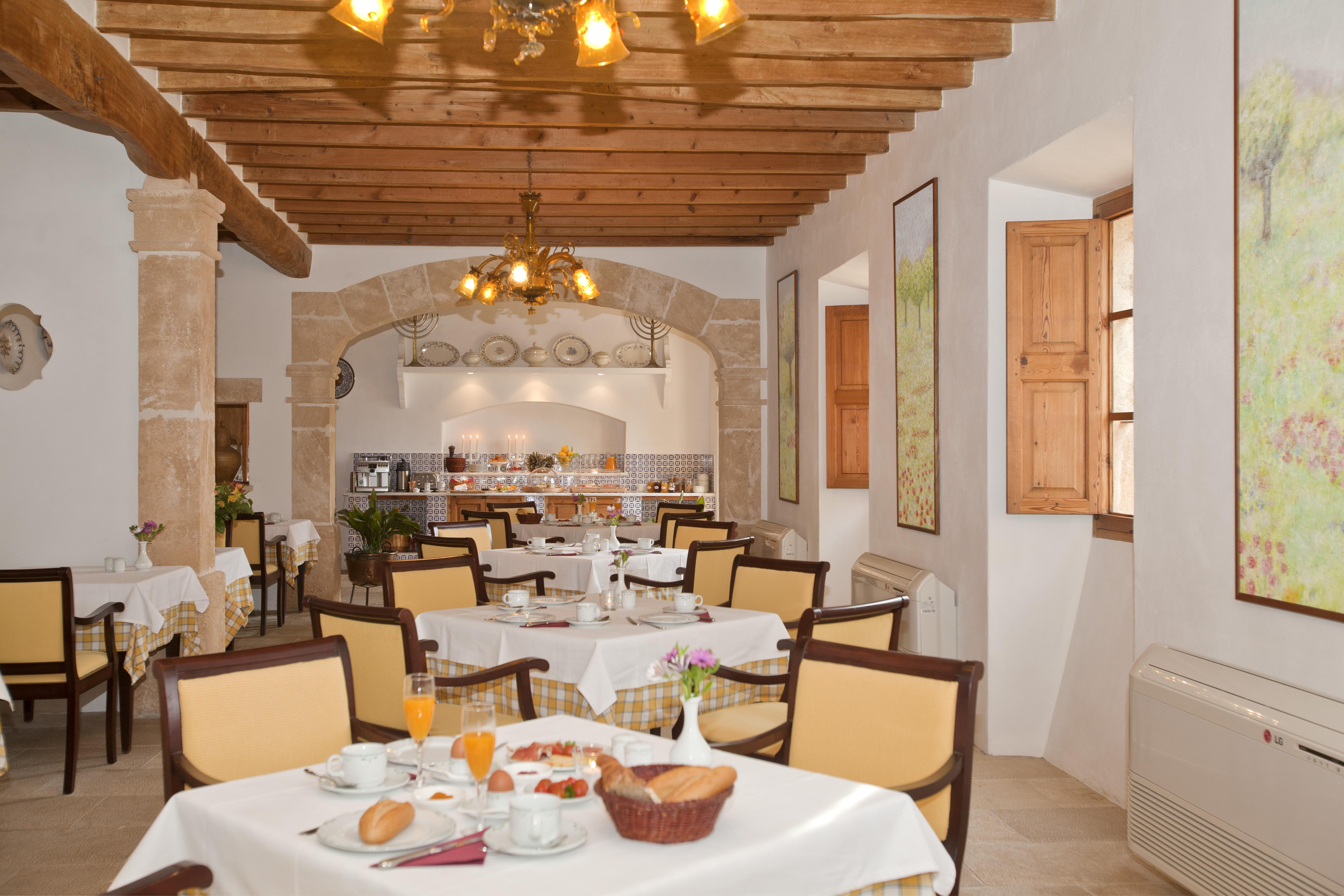 Estades Hotell 4*